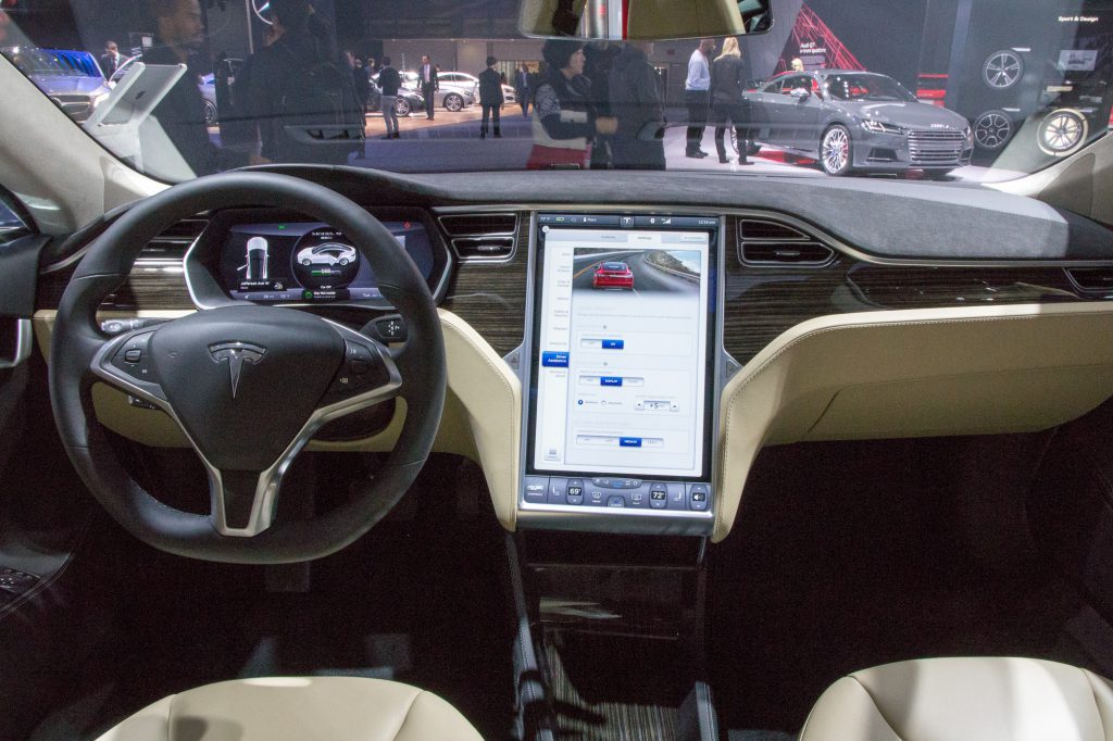 หน้าจอสัมผัสที่ล้มเหลวใน Tesla ส่งผลให้สหรัฐฯเรียกคืนรถยนต์