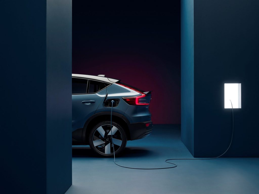 Volvo เปิดตัวรถยนต์ไฟฟ้า C40 Recharge